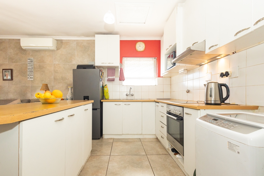 2 Bedroom Property for Sale in Oakglen Western Cape